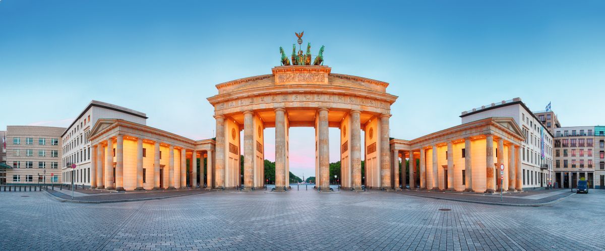 Brandenburger,Tor,(brandenburg,Gate),Panorama,,Famous,Landmark,In,Berlin,Germany