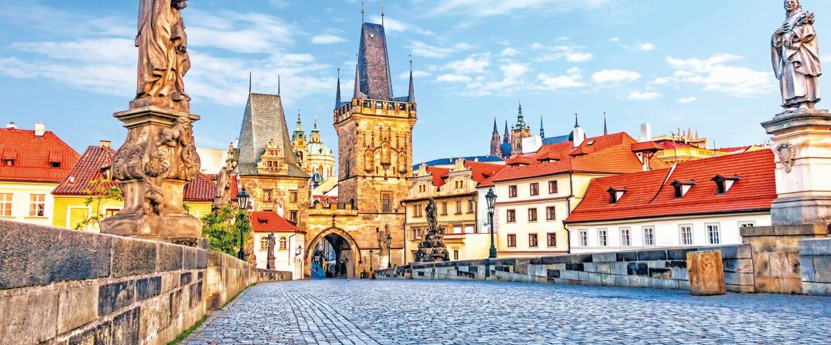 AlexAnton_shutterstock_1227825373_prag_karlsbruecke_CMYK