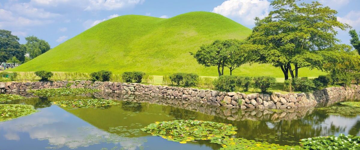 Tombs,At,Tumuli,Park,In,Korea