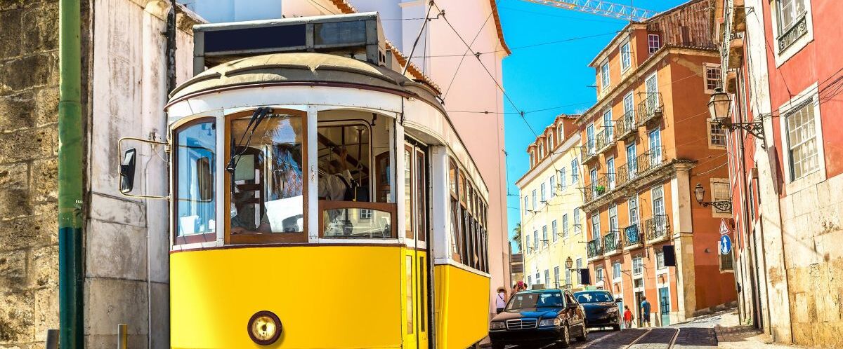 Lissabon-Tram_© S-F (shutterstock.de)_759830899 - Kopie