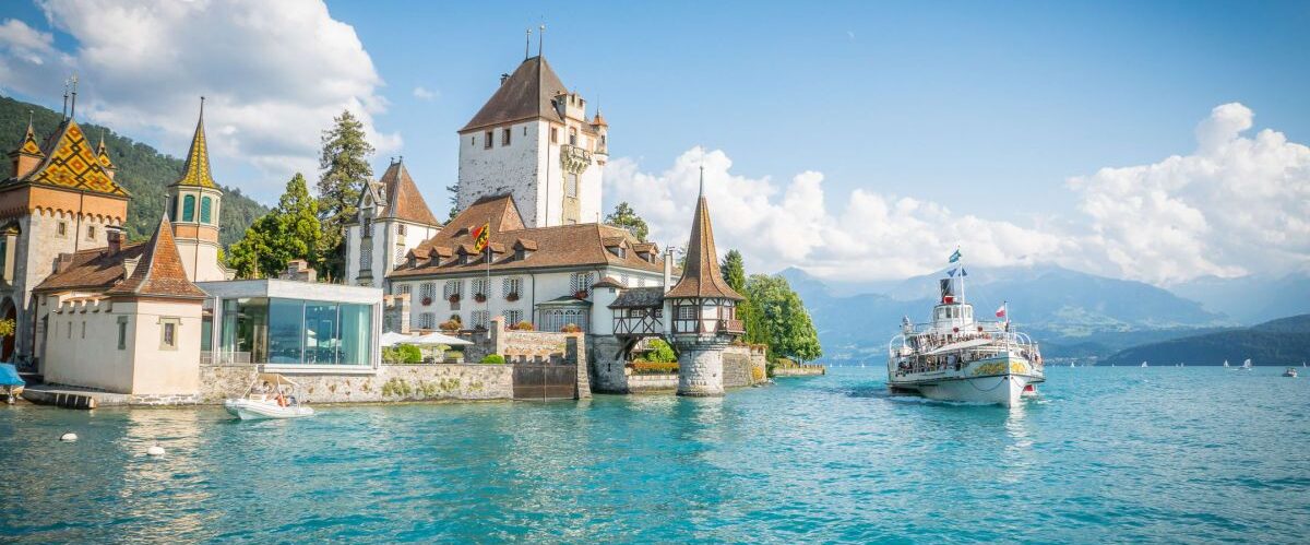 interlaken-dampfschiff-blueemlisalp-thunersee-oberhofen-schloss-interlaken-tourismus