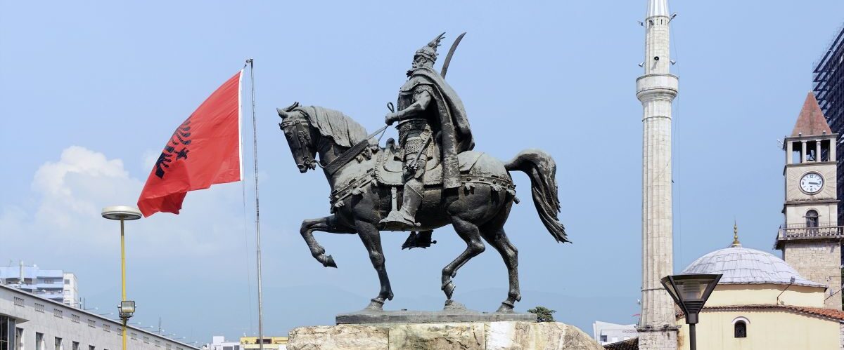 Tirana, Skanderbeg Statue © FotoliaOleg Znamenskiy